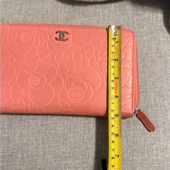Chanel pink camellia wallet - Picture 15 of 15
